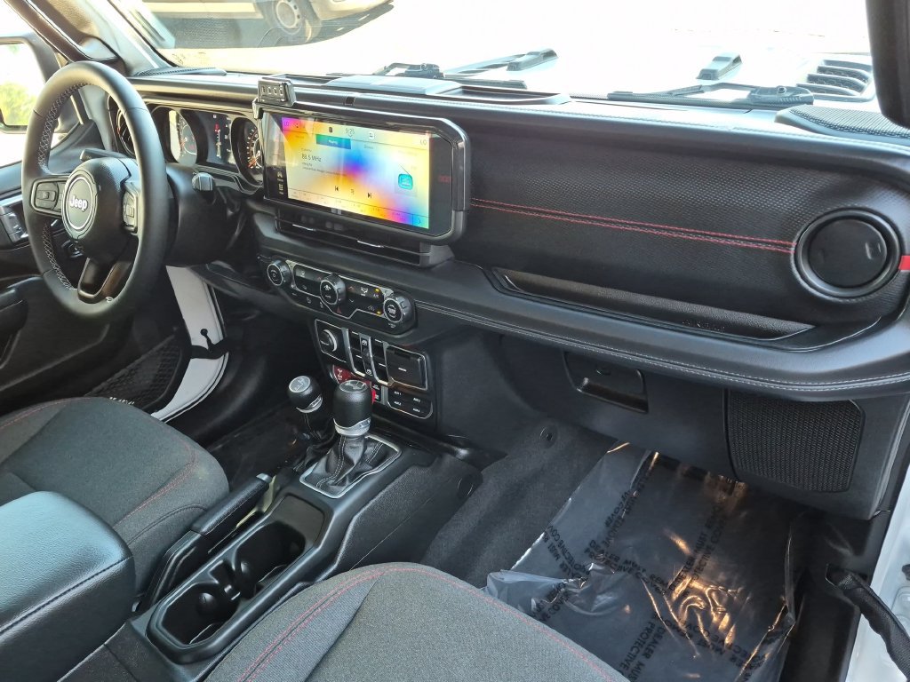 Used 2025 Jeep Wrangler Unlimited Rubicon AWD/4WD image 18
