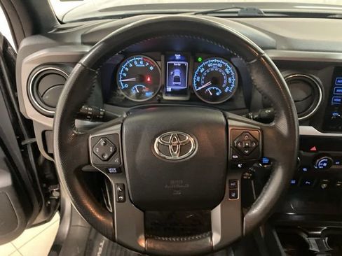 Used 2019 Toyota Tacoma TRD Off-Road w/ Technology Package image 12