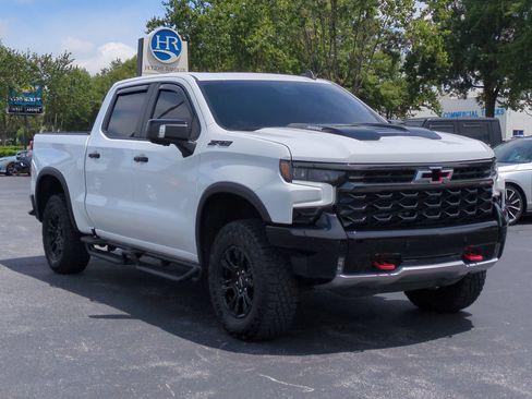 Used 2025 Chevrolet Silverado 1500 ZR2 w/ Technology Package AWD/4WD image 2