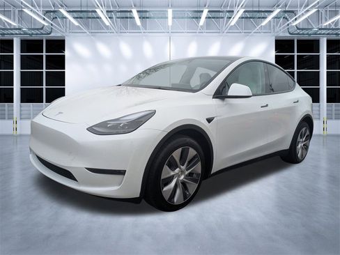 Used 2023 Tesla Model Y Long Range image 8