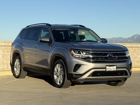 Used 2022 Volkswagen Atlas SE image 2