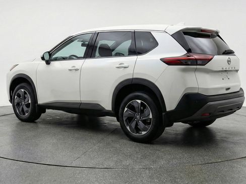 Used 2025 Nissan Rogue SV AWD/4WD image 6