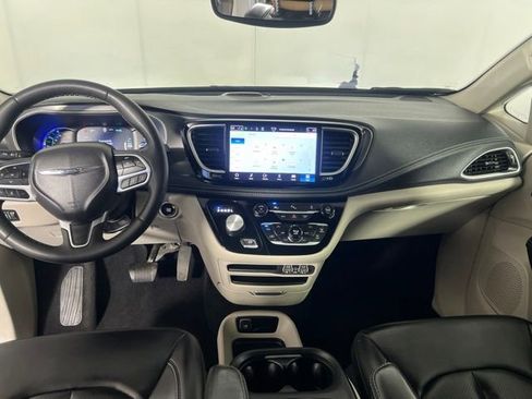 Certified 2023 Chrysler Pacifica Touring-L FWD image 23