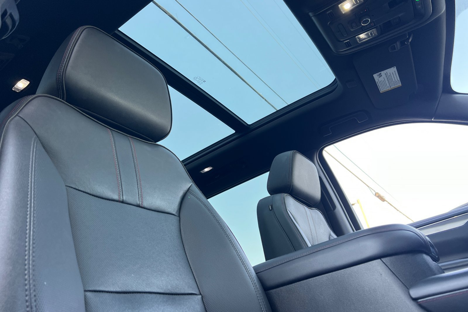 Used 2022 Chevrolet Tahoe RST w/ Sport Performance Package AWD/4WD image 18