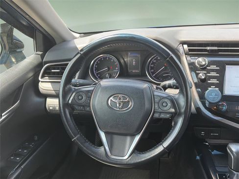Used 2019 Toyota Camry SE FWD image 11