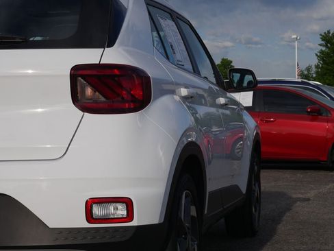 Used 2025 Hyundai Venue SEL FWD image 19