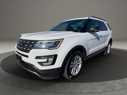 Used 2017 Ford Explorer XLT AWD/4WD image 1