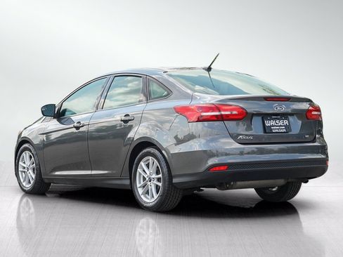 Used 2017 Ford Focus SE FWD image 3