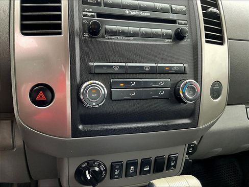 Used 2012 Nissan Frontier SL AWD/4WD image 15