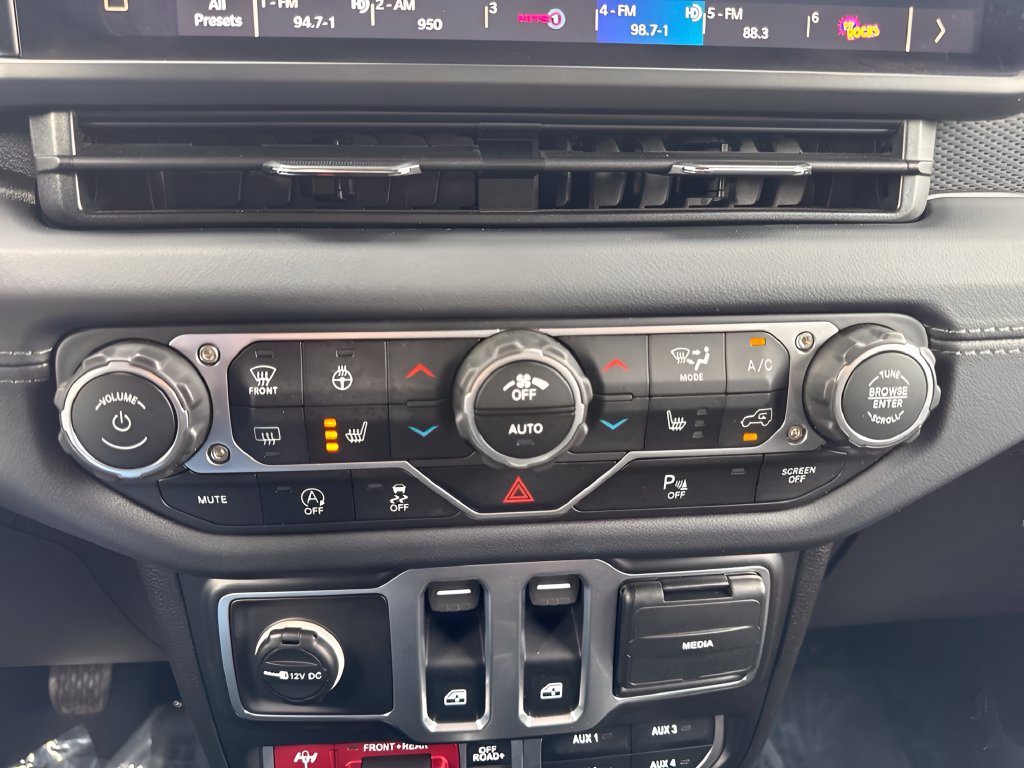 Used 2026 Jeep Wrangler Rubicon AWD/4WD image 17