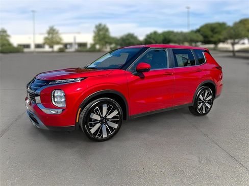 New 2025 Mitsubishi Outlander SE image 3