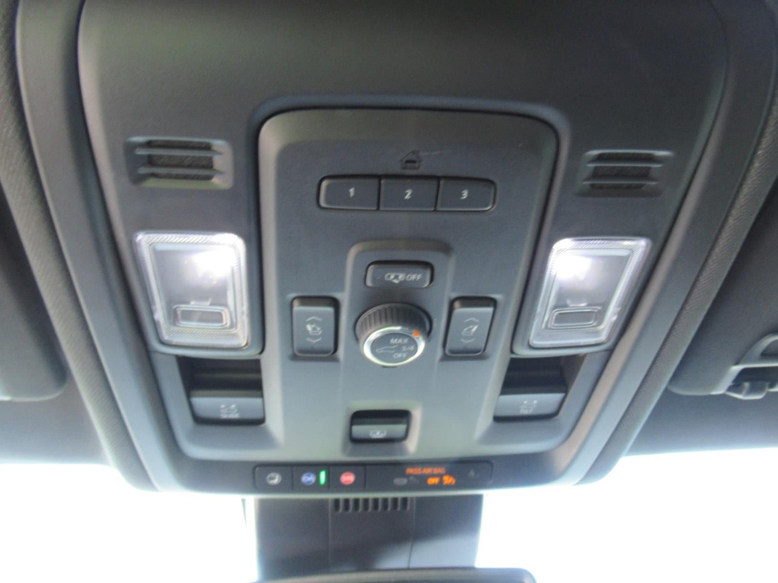 Used 2023 Chevrolet Suburban Z71 w/ Luxury Package AWD/4WD image 30