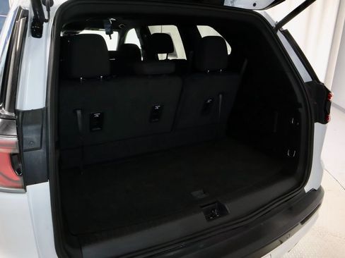 Used 2025 GMC Acadia Elevation AWD/4WD image 13