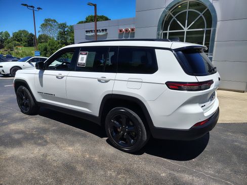 Certified 2024 Jeep Grand Cherokee L Laredo AWD/4WD image 15