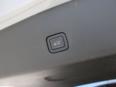 Certified 2023 Chevrolet Traverse RS w/ LPO, Floor Liner Package AWD/4WD image 43