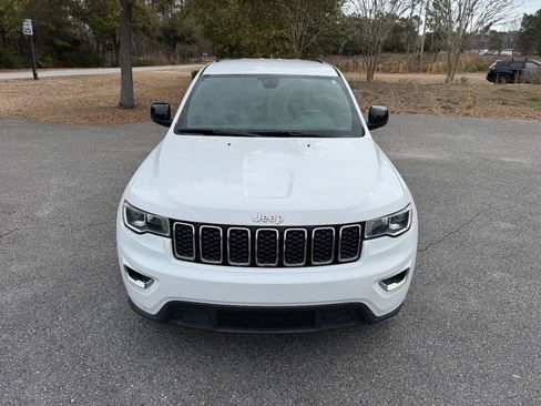 Used 2019 Jeep Grand Cherokee Laredo RWD image 2