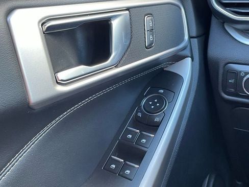 Used 2021 Ford Explorer XLT w/ Equipment Group 202A image 25