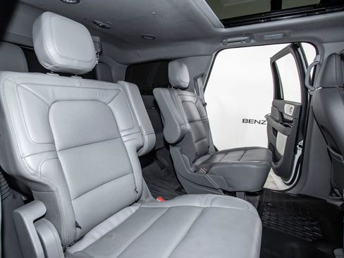Used 2021 Lincoln Navigator Reserve AWD/4WD image 19