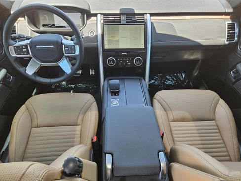 Used 2024 Land Rover Discovery Dynamic SE AWD/4WD image 42