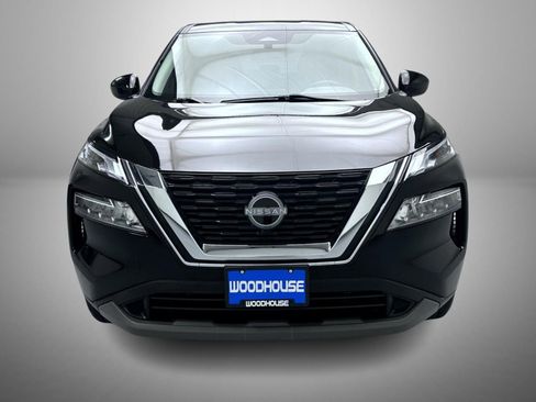 Used 2023 Nissan Rogue SV image 2