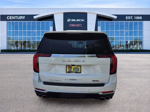Used 2025 GMC Yukon XL Denali AWD/4WD image 5