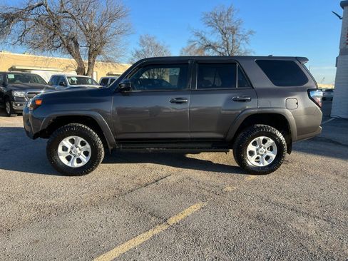 Used 2017 Toyota 4Runner SR5 AWD/4WD image 4