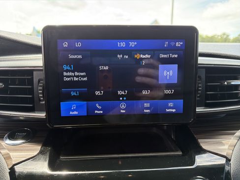 Used 2022 Ford Explorer Limited w/ Equipment Group 301A RWD image 6