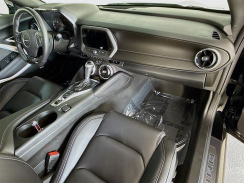 Used 2021 Chevrolet Camaro LT image 31