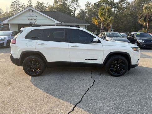 Used 2019 Jeep Cherokee Latitude Plus image 4