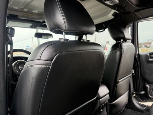 Used 2018 Jeep Wrangler Unlimited Sahara w/ Connectivity Group image 22