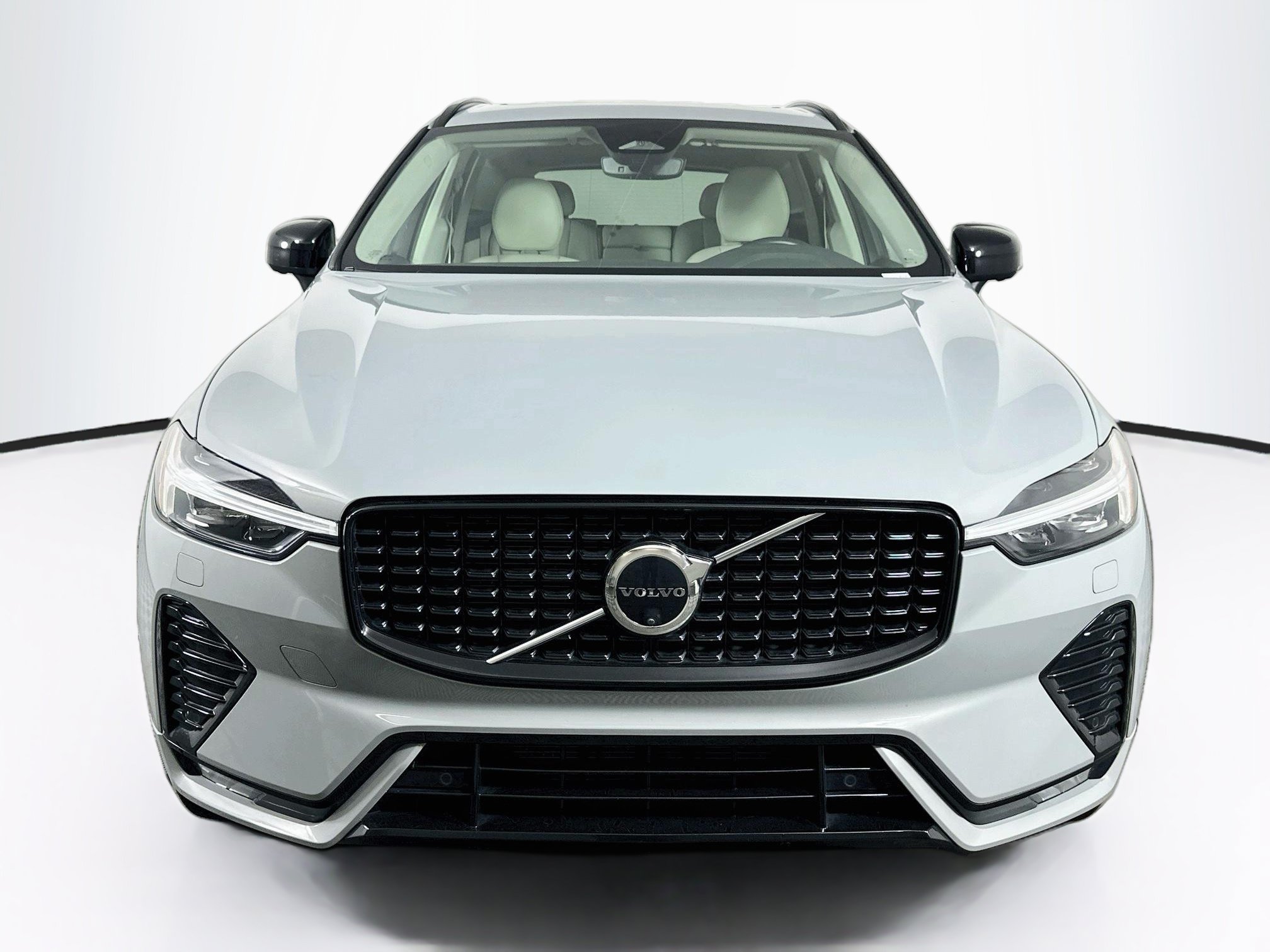 Used 2024 Volvo XC60 B5 Plus w/ Protection Package Premier AWD/4WD image 2