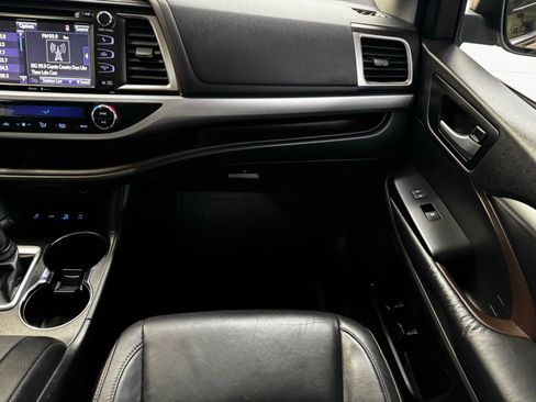 Used 2015 Toyota Highlander XLE AWD/4WD image 20