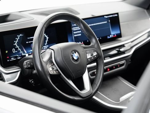 Used 2025 BMW X5 xDrive40i w/ Climate Comfort Package image 9