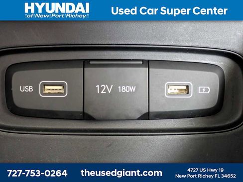 Used 2022 Hyundai Venue Limited FWD image 21