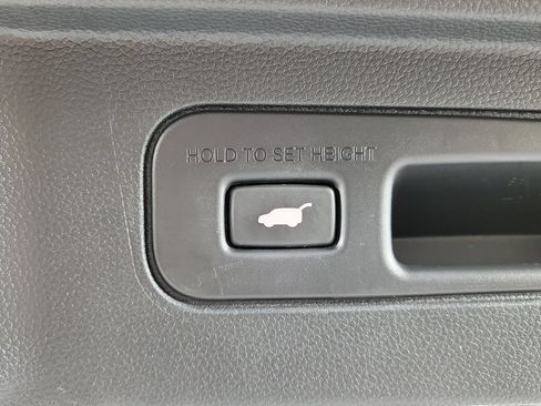 Used 2025 Honda Pilot Touring image 8