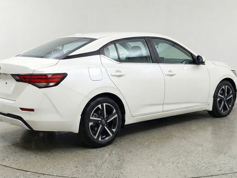 Used 2025 Nissan Sentra SV image 9