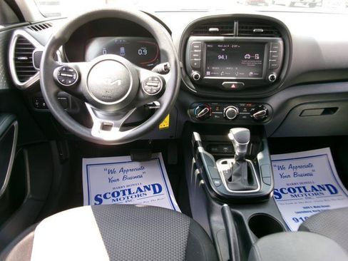 Used 2025 Kia Soul LX w/ LX Technology Package FWD image 11