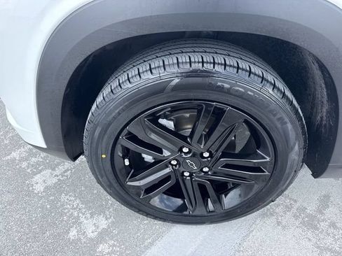 Used 2025 Chevrolet Trax ACTIV w/ Sunroof Package FWD image 10