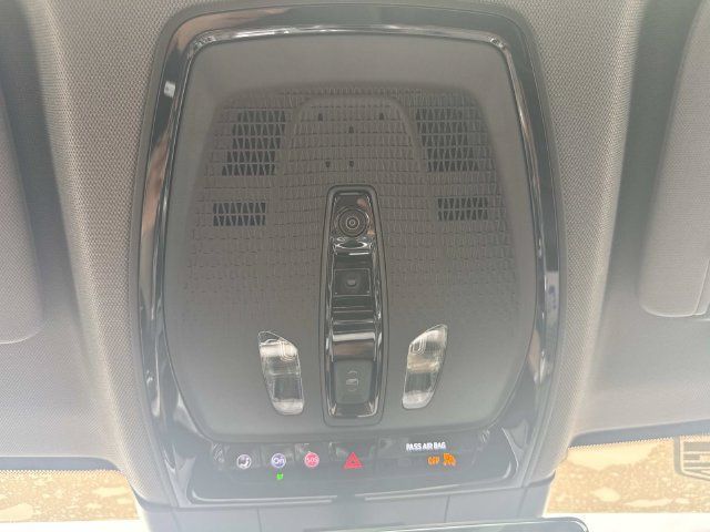 Certified 2025 Cadillac Optiq Luxury 2 w/ LPO, Floor Liner Package AWD/4WD image 49