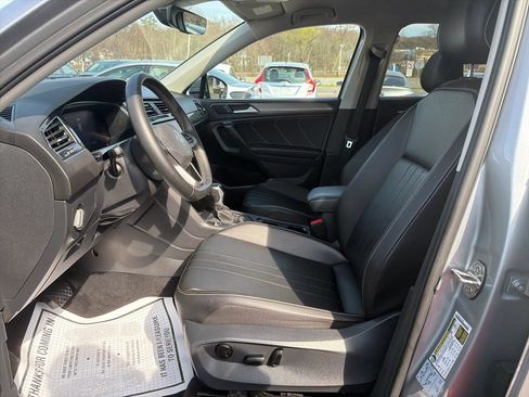 Used 2022 Volkswagen Tiguan SE AWD/4WD image 19