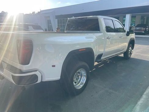 Used 2024 GMC Sierra 3500 Denali Ultimate AWD/4WD image 4