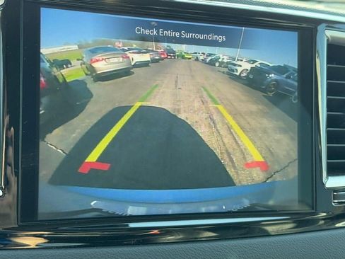 Used 2024 Chrysler Pacifica Touring-L FWD image 28