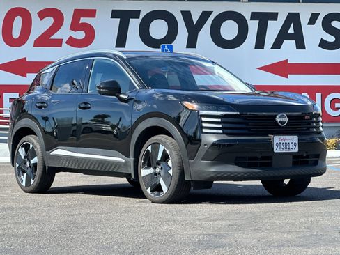 Used 2025 Nissan Kicks SR w/ SR Premium Package image 8