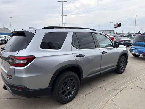 Used 2025 Honda Pilot TrailSport image 13