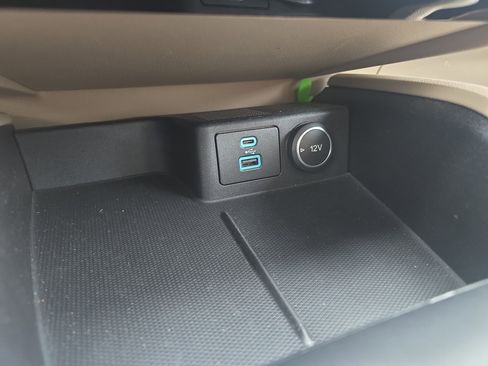 Used 2021 Ford Escape Titanium image 37