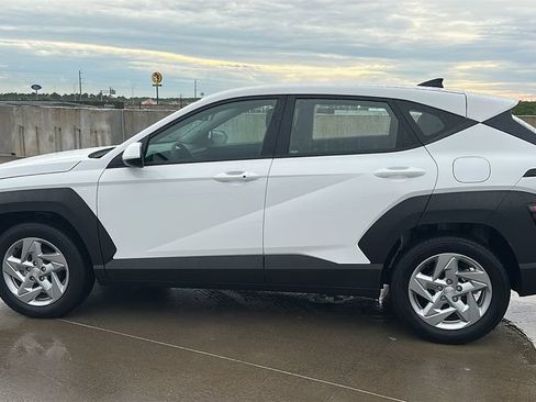 Used 2026 Hyundai Kona SE FWD image 9