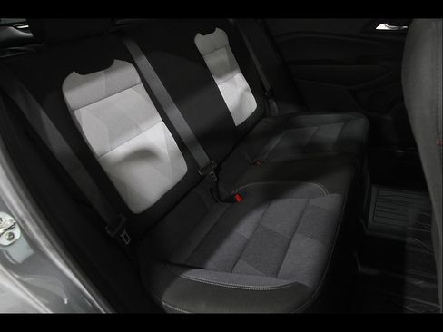 Used 2024 Chevrolet Trax RS w/ Sunroof Package FWD image 17