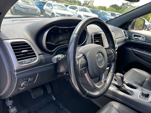 Used 2022 Jeep Grand Cherokee Limited image 16
