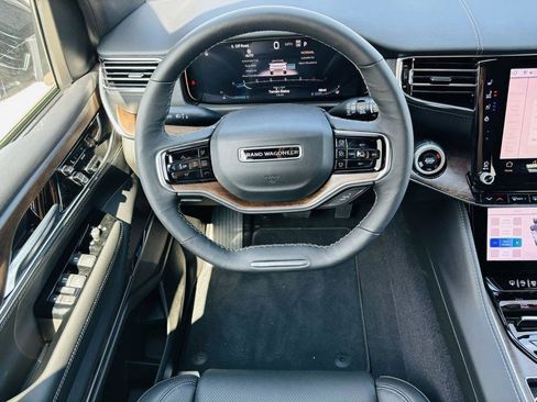 New 2024 Jeep Grand Wagoneer L 4WD w/ Convenience Group III image 21