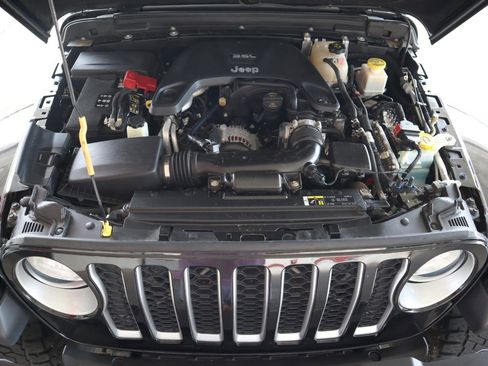Used 2020 Jeep Gladiator Overland w/ Trailer Tow Package AWD/4WD image 12
